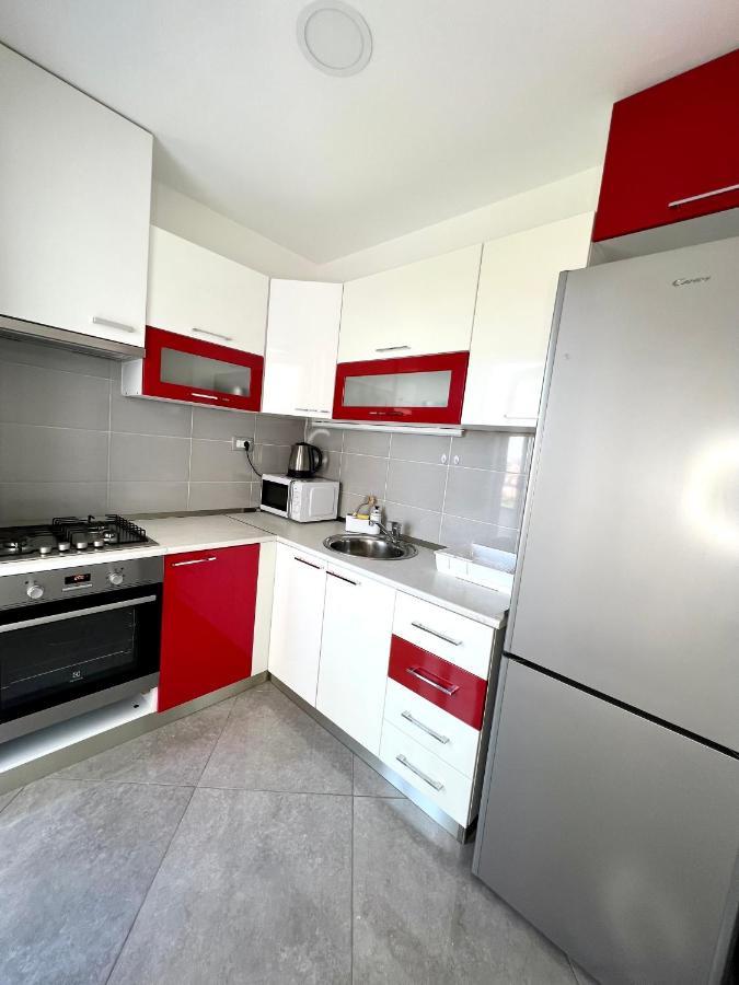 Apartament 1, Parking